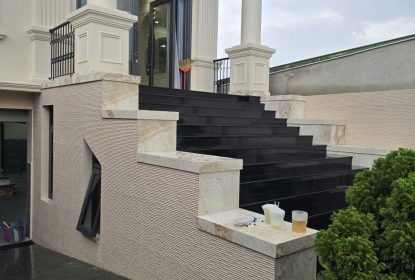 thi-cong-da-hoa-cuong-cau-thang-giai-phap-nang-tam-khong-gian-song